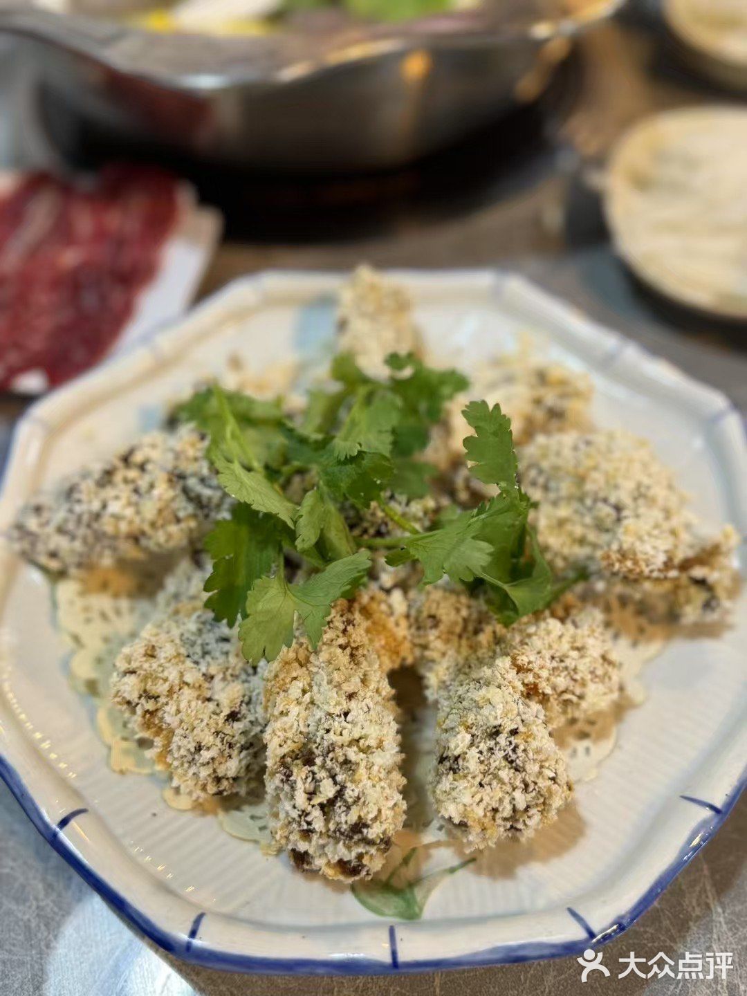 发现一家吃牛肉火锅的宝藏之地。牛肉都是现点先切