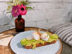 牛油果温泉蛋吐司-O'mills Sourdough Bakery&Bistro(永嘉路店)
