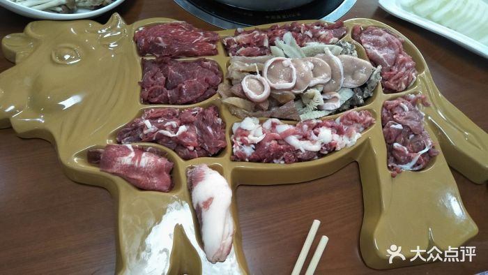 鲜牛记牛肉火锅全牛宴图片 - 第1张