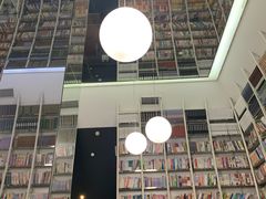 -钟书阁(松江泰晤士小镇店)