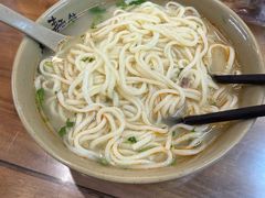 -亮亮面馆(经六路店)