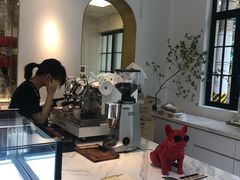 -Fridi Patisserie Cafe