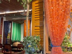 -Cuc Gach Quan Restaurant