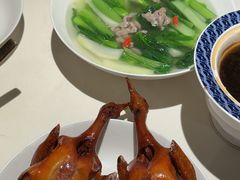 玻璃脆皮香茅石岐乳鸽-炳胜私厨(万象前海店)