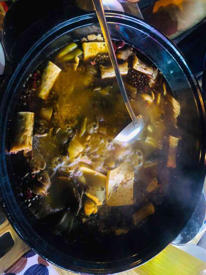 渝老练地摊鱼-"店铺看着很干净,老板人也很和气,美团上有.