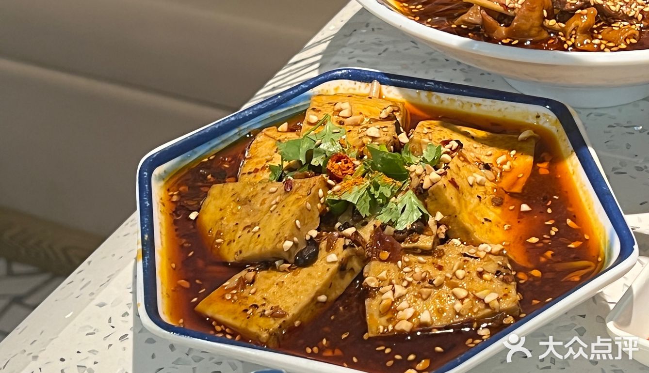 豆腐一绝，跷脚牛肉还可以努力