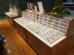 -MiRi眼镜连锁·蔡司·尼康控优点合作店(莘庄店)