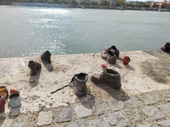 -多瑙河畔鞋履雕塑