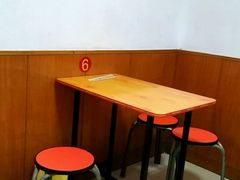 用餐区-如意香辣鸡架(总店)