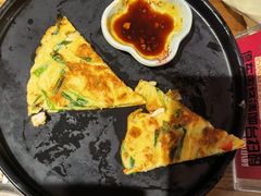 海鲜葱饼-明洞阿姨·韩式酱蟹烤肉·创意料理(三元桥店)