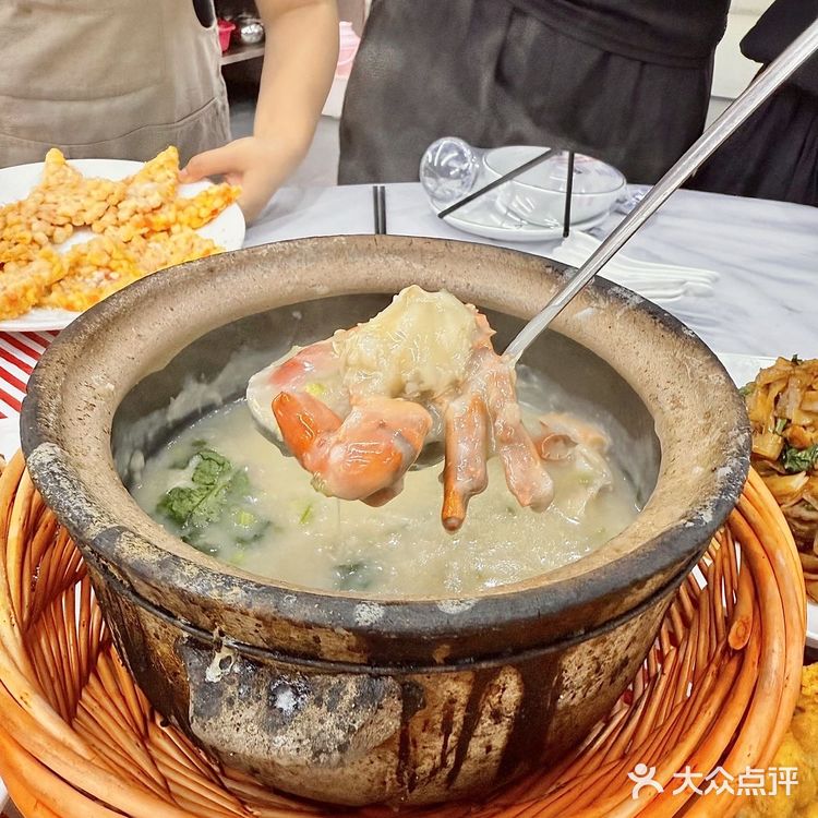 潮汕同事推荐的砂锅粥！味真的好鲜～正👍🏻