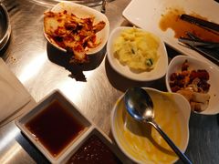 免费小菜-韩聚屋韩国烤肉餐厅(新北万达店)