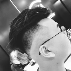 -HAIR CORNER