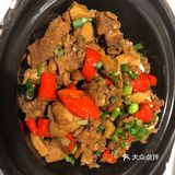 我们就选了这家新式蜀菜,一进门有菜品照片跟卡片