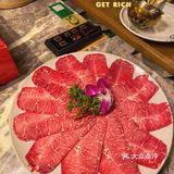 干了两碗哈哈，吃到撑了。一份足够3个人吃了