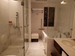 -深圳富苑皇冠假日套房酒店