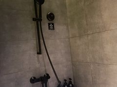 -上海虹桥中心爱琴海亚朵S酒店