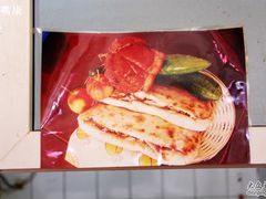 墙上的图片介绍-宝光熏肉鞋底火烧(新街口店)