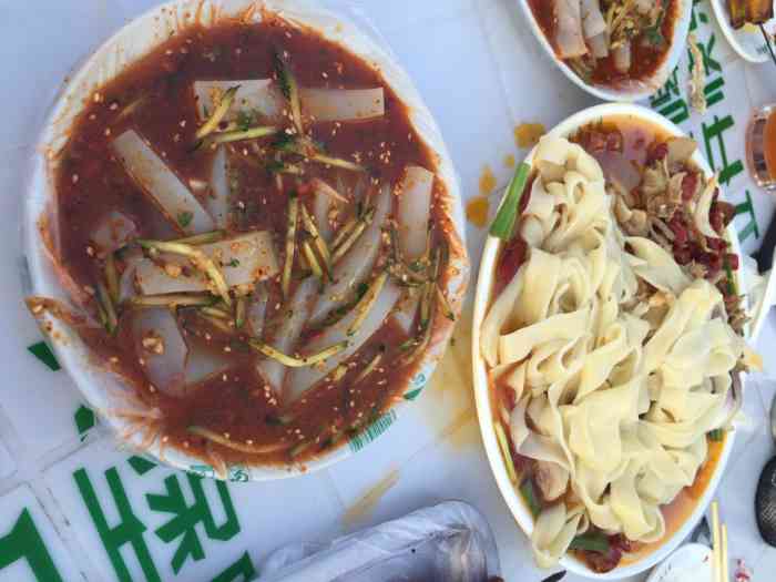 新源广场夜市-"新源因为地处巩乃斯河的上游,所以取名为".