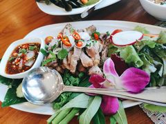 烤猪颈肉-Chom Cafe and Restaurant