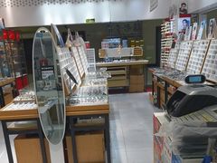 -美式眼镜·授权蔡司.依视路.尼康.豪雅.明月(人民广场店)