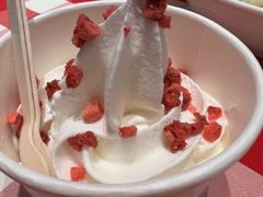草莓酸奶冰淇淋-西贝(紫荆广场店)