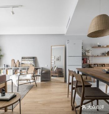 分享这套非常的适合小户型的设计，以简洁明快的设计风格