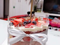 招牌红丝绒草莓裸蛋糕-艾加柒克蛋糕茶歇甜品台(春熙路店)