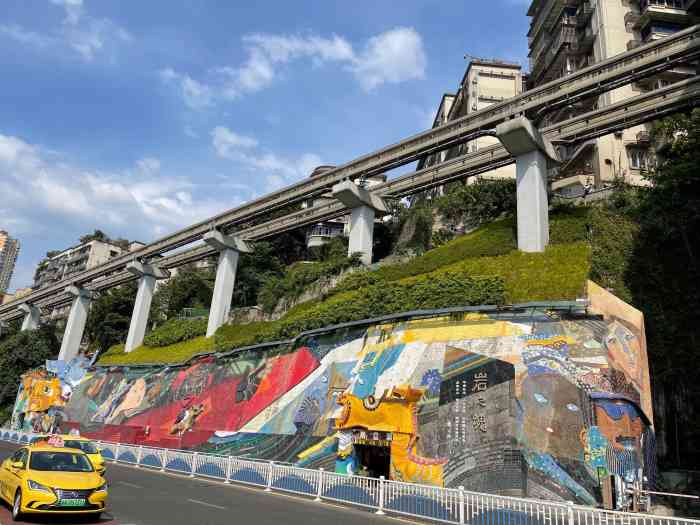 李子坝观景平台-"要看网红的李子坝,请看别人的网图,要看真.