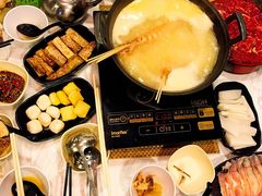 -鲜入围煮花胶鸡海鲜火锅