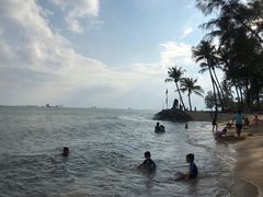 -东海岸人工湖美食村