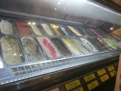-莓园冰淇淋店