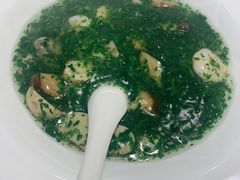 荠菜双菇烩大虾-老人和饭店(淮海中路店)