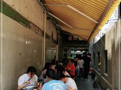 等位区-沪西老弄堂面馆(定西路店)