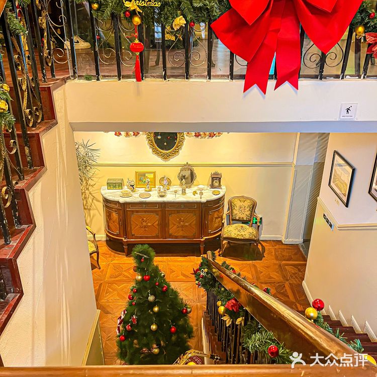 青岛八大关老洋房里的餐厅,好有氛围🕯️🎄🏰