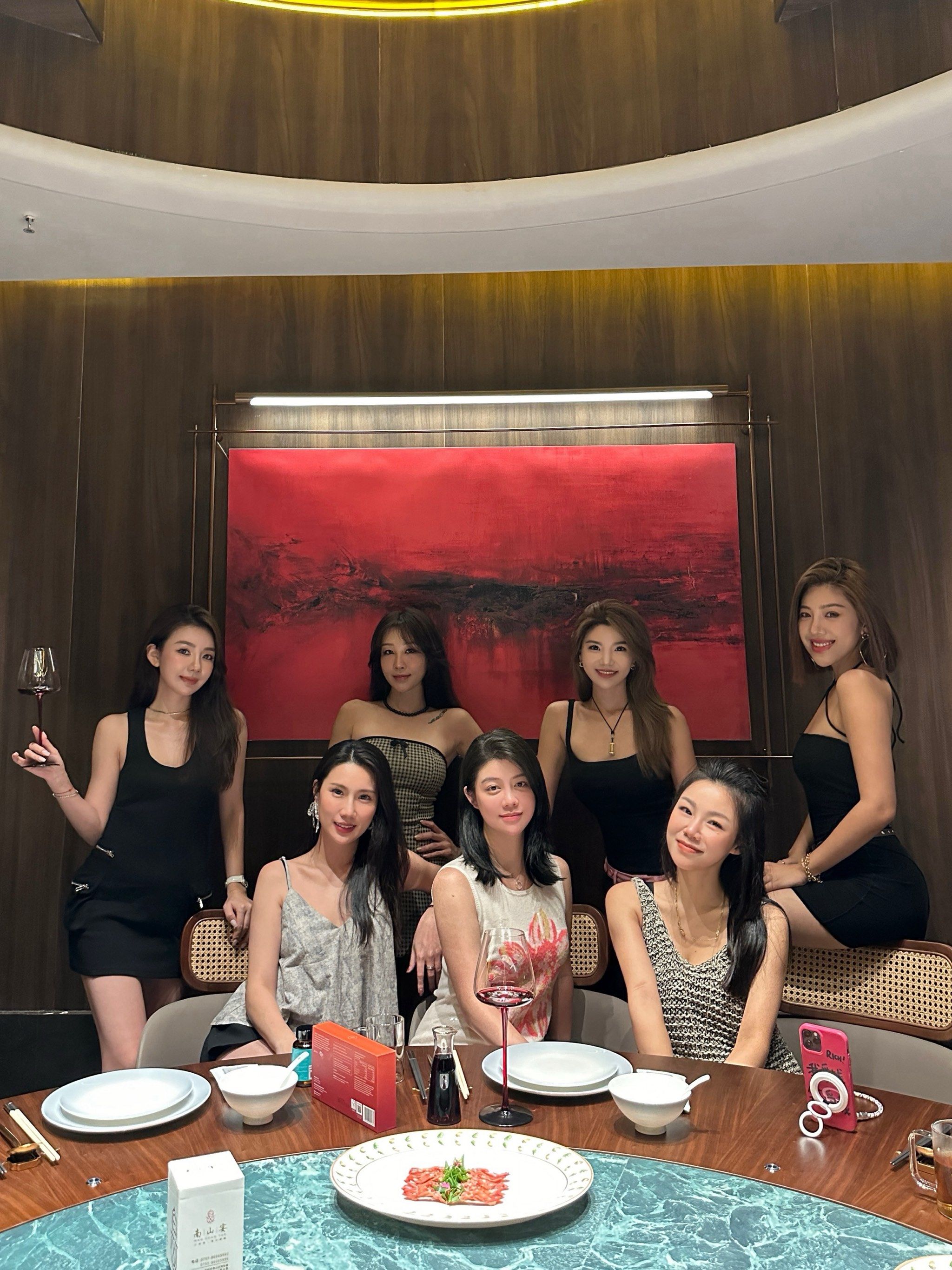 这里房间够大,喝茶喝酒都ok,也有ktv