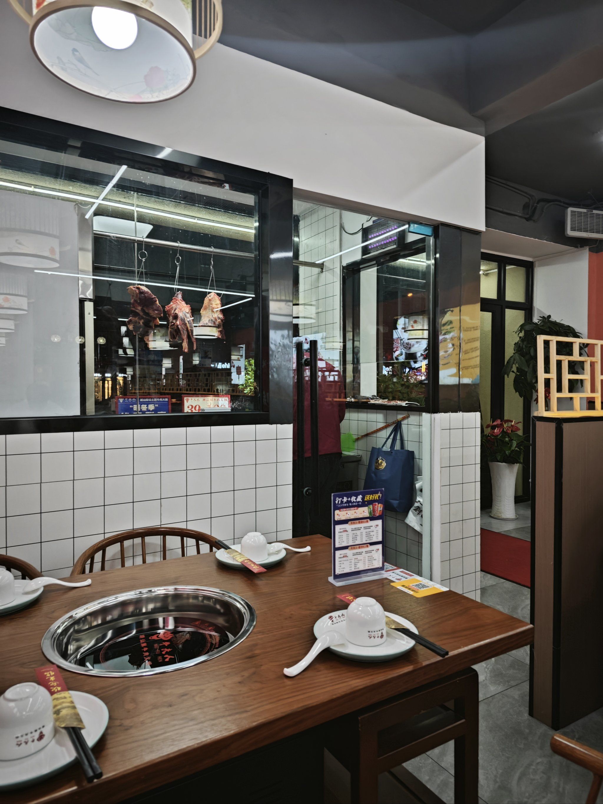 「牛夫人潮汕鲜牛肉火锅」服务很到位,肉也