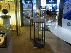 -亨吉利世界名表中心(华润万象城店)