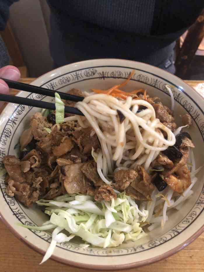 这家津味捞面位于天津市和平区山东路107号,位置很好找,就在滨江道