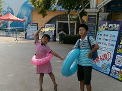 -黄河谷马拉湾海浪浴场