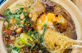 Beef Noodle Soup in Clay Pot