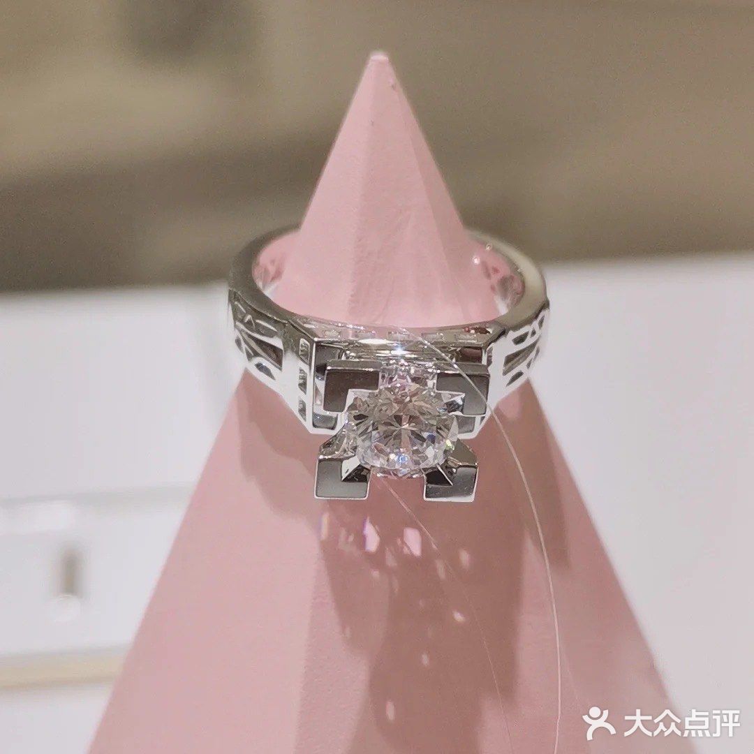 真正的浪漫不在巴黎，而在你指尖