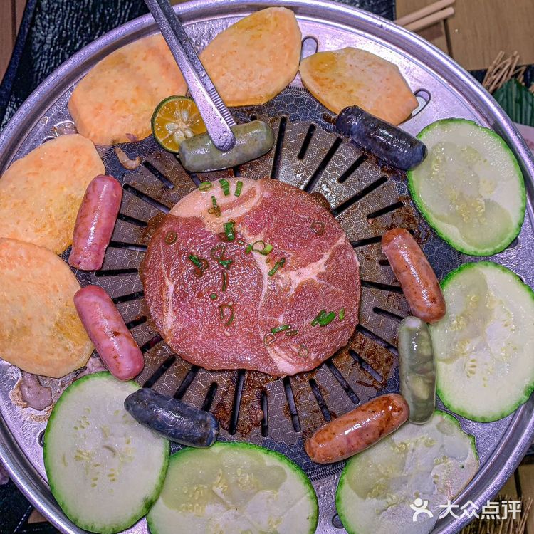 鹅岭二厂有家屋顶烤肉，谁还没有来过？