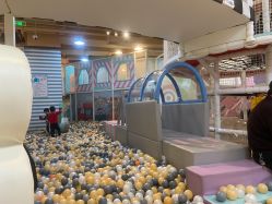 -多多淘儿童体验中心(重庆来福士店)