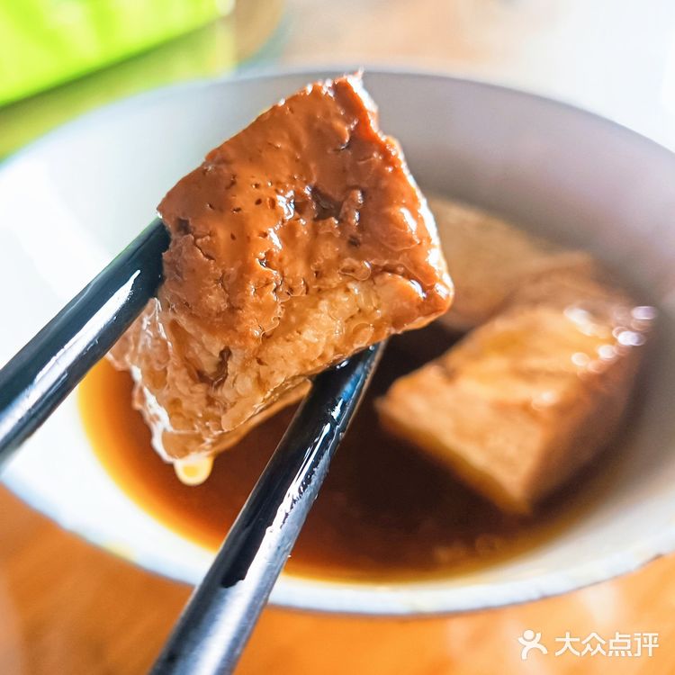 # 绍兴历史保护街区美食