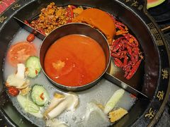 清油鸳鸯锅-味舵主重庆火锅(邓尉路店)