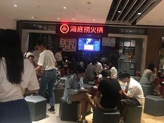 等位区-海底捞火锅(航洋城店)