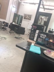 -Hair Co.一间沙龙