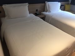 -西安大雁塔科技大学地铁站亚朵酒店