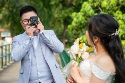 -现代经典婚纱摄影
